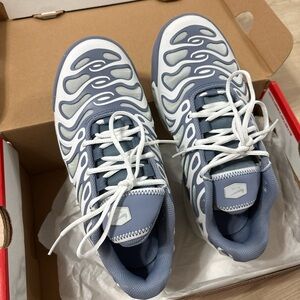Nike Women’s Air Max Plus Drift Size 6